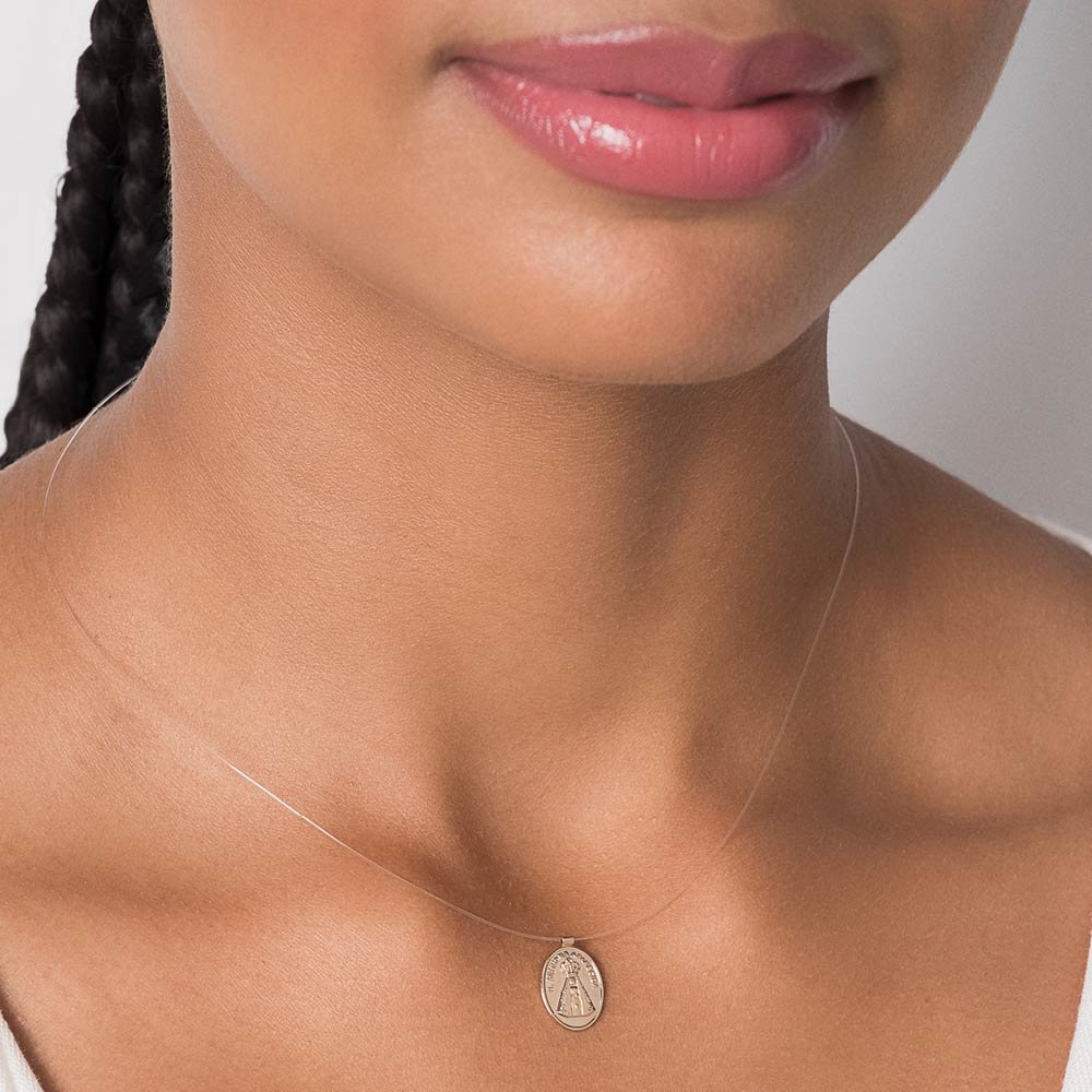 Gargantilha fio nylon com nossa senhora aparecida banhada a - Imagem 4