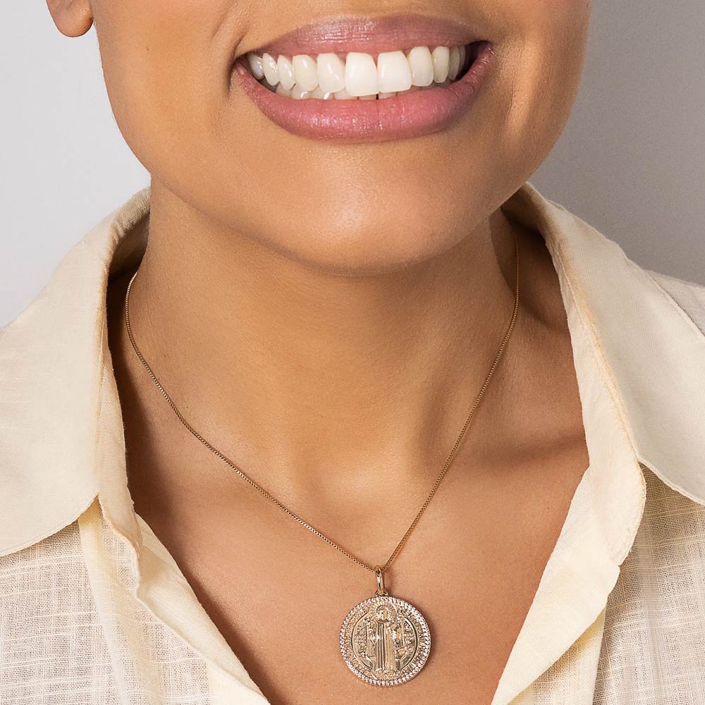 Pingente medalha de são bento com zircônias 542873 - Imagem 4